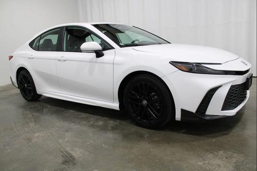 Ice 2025 Toyota Camry SE