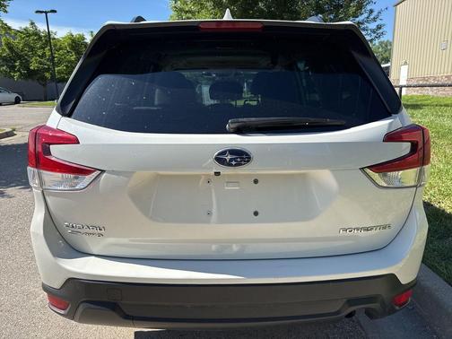 Crystal White Pearl 2023 Subaru Forester Premium