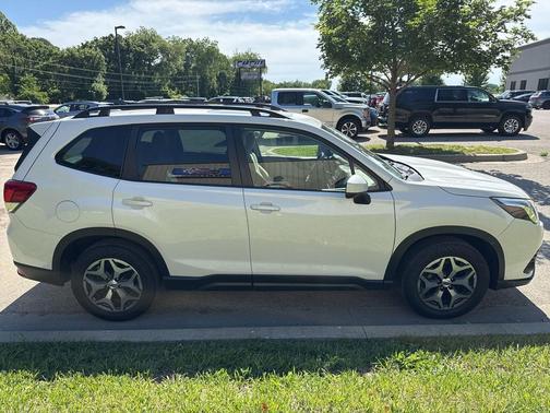Crystal White Pearl 2023 Subaru Forester Premium