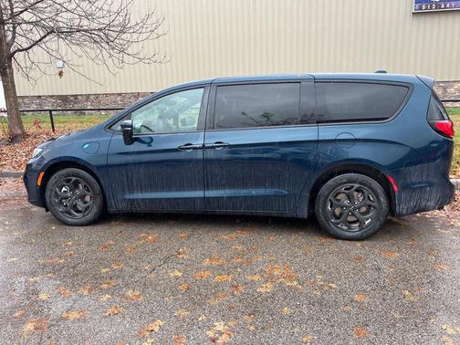 2022 Chrysler Pacifica Hybrid Limited