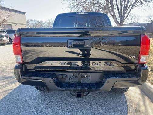 2016 Toyota Tacoma TRD Sport