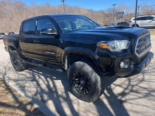 2016 Toyota Tacoma TRD Sport