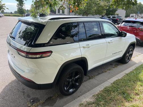 2023 Jeep Grand Cherokee Altitude