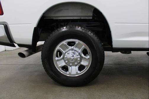 Bright White Clearcoat 2022 RAM 2500 Big Horn Crew Cab 4x4 6'4' Box