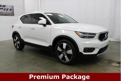 2019 Volvo XC40 T5 Momentum