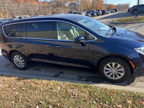 2020 Chrysler Pacifica Touring
