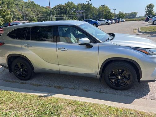 2020 Toyota Highlander LE