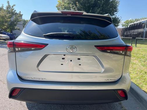 2020 Toyota Highlander LE