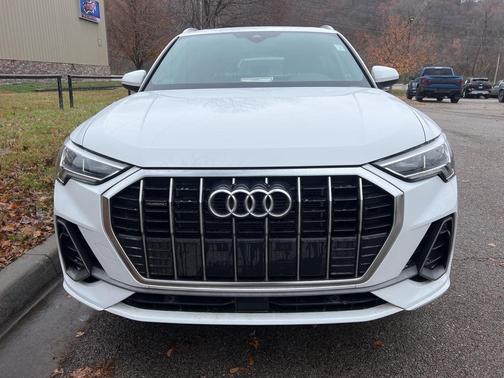2024 Audi Q3 Premium 45 TFSI S line quattro Tiptronic