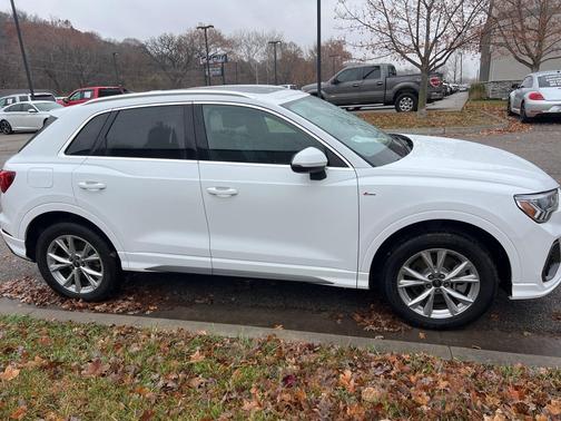 2024 Audi Q3 Premium 45 TFSI S line quattro Tiptronic