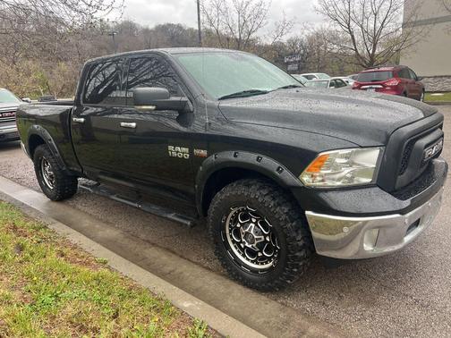 Brilliant Black Crystal Pearlcoat 2018 RAM 1500 Big Horn