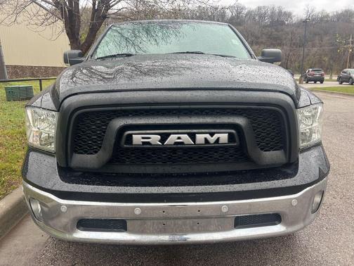 Brilliant Black Crystal Pearlcoat 2018 RAM 1500 Big Horn