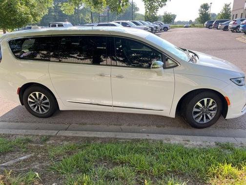 2022 Chrysler Pacifica Hybrid Limited