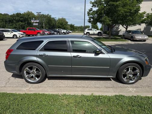 Silver Steel Metallic 2007 Dodge Magnum Base