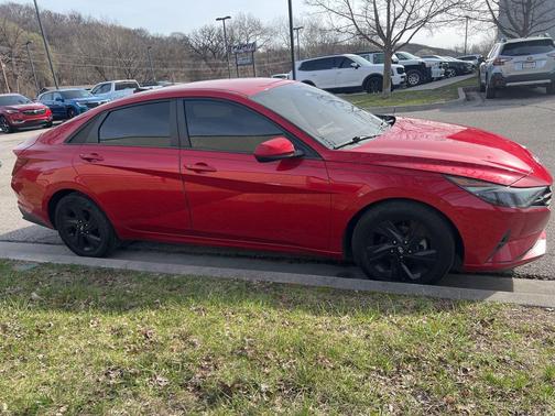 2022 Hyundai ELANTRA SEL