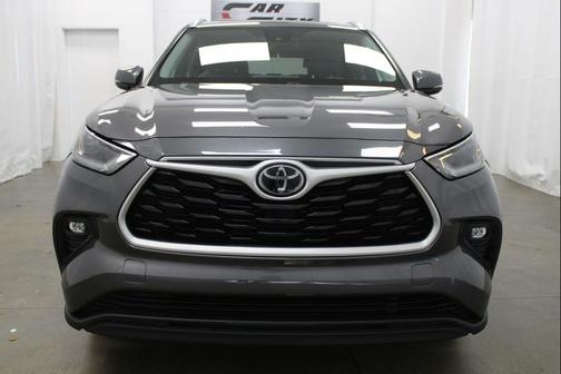 Magnetic Gray Metallic 2021 Toyota Highlander XLE