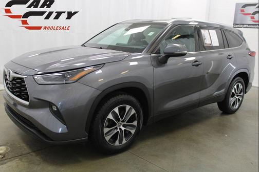 Magnetic Gray Metallic 2021 Toyota Highlander XLE
