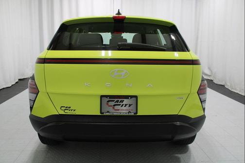 Neoteric Yellow 2024 Hyundai KONA SE