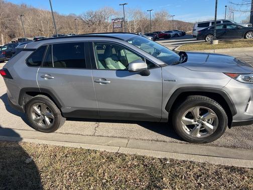 2021 Toyota RAV4 Hybrid XLE Premium