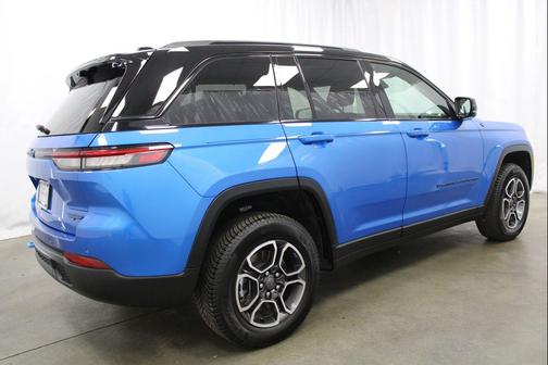 Hydro Blue Pearlcoat 2023 Jeep Grand Cherokee 4xe Trailhawk