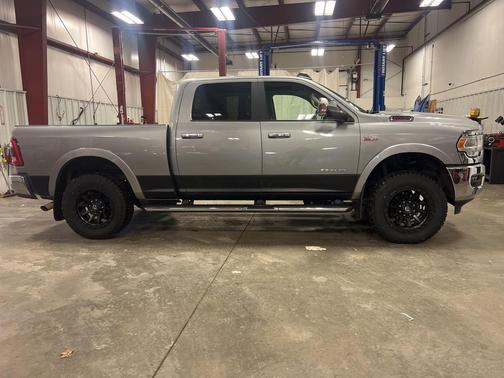 2021 RAM 2500 Laramie Crew Cab 4x4 6'4' Box