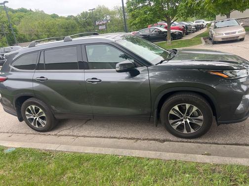 Magnetic Gray Metallic 2020 Toyota Highlander XLE