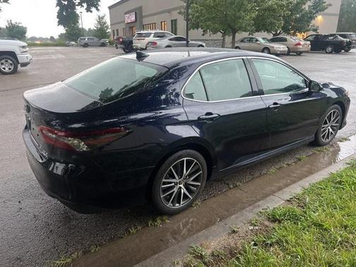 2022 Toyota Camry Hybrid XLE