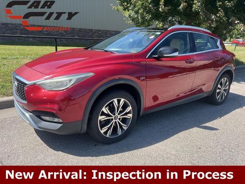 2017 INFINITI QX30 Premium