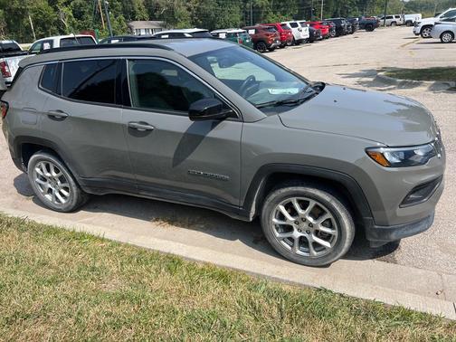 2023 Jeep Compass Latitude Lux