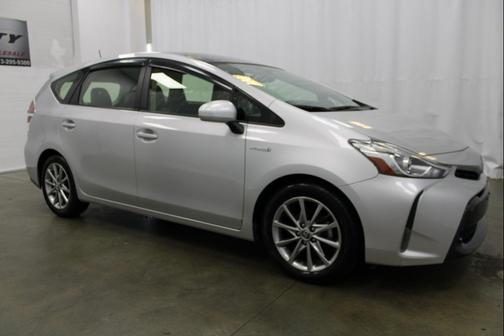 2017 Toyota Prius v Five