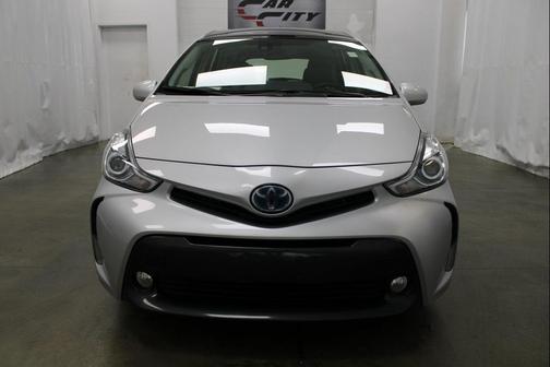 2017 Toyota Prius v Five