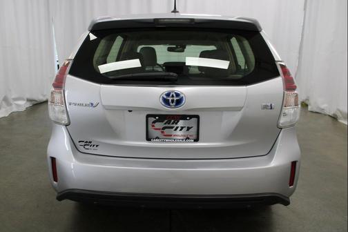 2017 Toyota Prius v Five