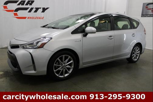 2017 Toyota Prius v Five