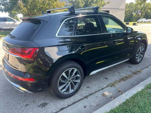 Mythos Black Metallic 2023 Audi Q5 45 S line Premium