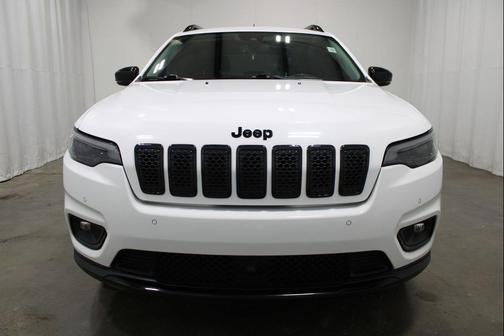 Bright White Clearcoat 2023 Jeep Cherokee Altitude