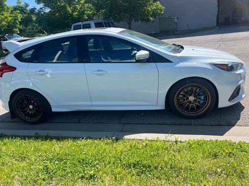 Frozen White 2017 Ford Focus RS Base