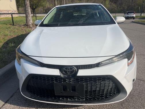 White 2020 Toyota Corolla LE
