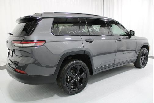 Baltic Gray Metallic Clearcoat 2023 Jeep Grand Cherokee L Altitude