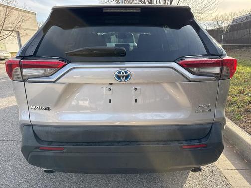 2021 Toyota RAV4 Hybrid XLE