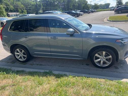 2020 Volvo XC90 T6 Momentum