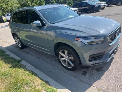 2020 Volvo XC90 T6 Momentum