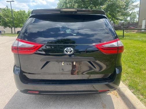 2020 Toyota Sienna SE