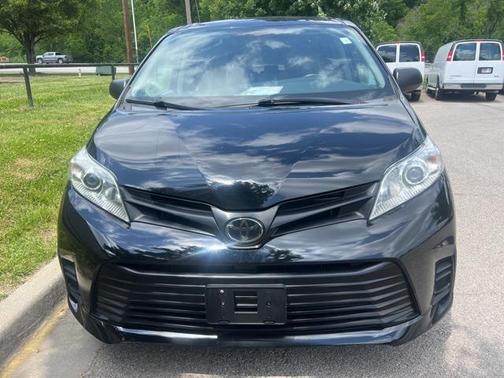 2020 Toyota Sienna SE
