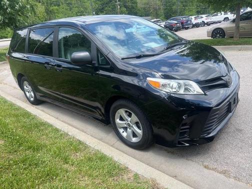 2020 Toyota Sienna SE