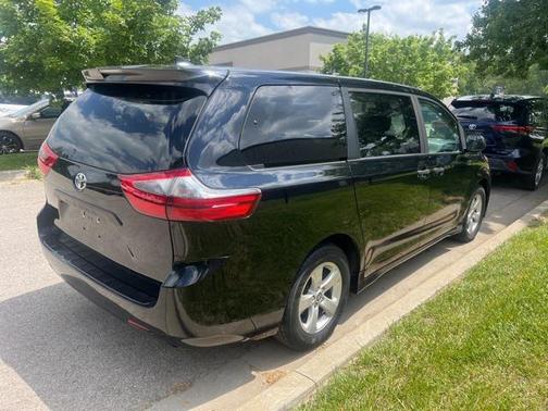 2020 Toyota Sienna SE
