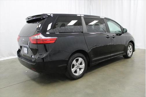 2020 Toyota Sienna SE