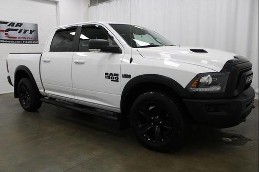 Bright White Clearcoat 2022 RAM 1500 Classic SLT