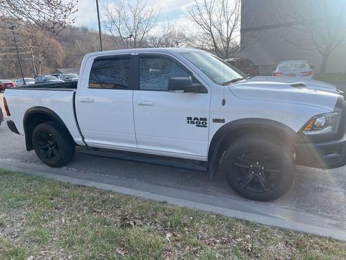Bright White Clearcoat 2022 RAM 1500 Classic SLT
