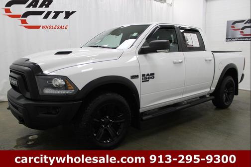 Bright White Clearcoat 2022 RAM 1500 Classic SLT