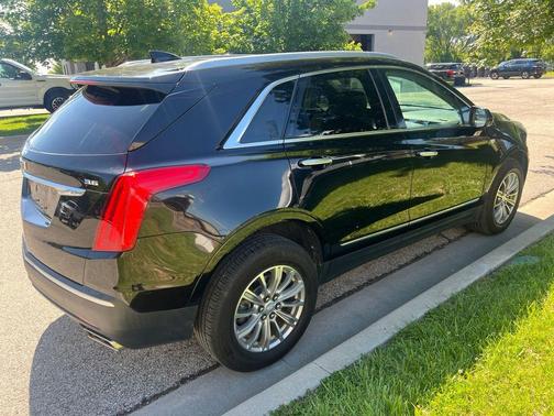Stellar Black Metallic 2018 Cadillac XT5 Luxury